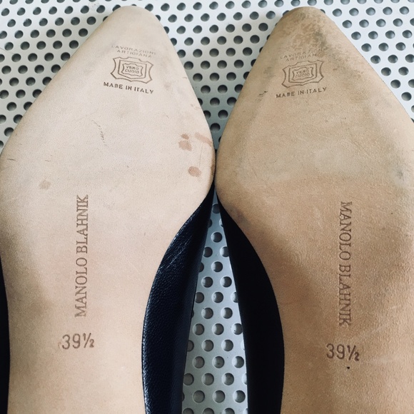 Manolo Blahnik Kitten Heel Pump - Picture 8 of 8